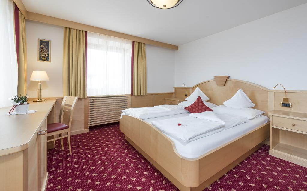 Hotel Schoenblick Maranza Bilik gambar